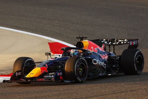 Первый день тестов Формулы-1 в Бахрейне: Норрис показал лучшее время, у Астон Мартин проблемы