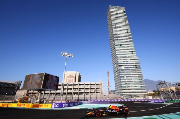 &laquo;Формула-1&raquo; ради денег готова поехать под бомбежкой. Иначе останется без контрактов на полмиллиарда долларов