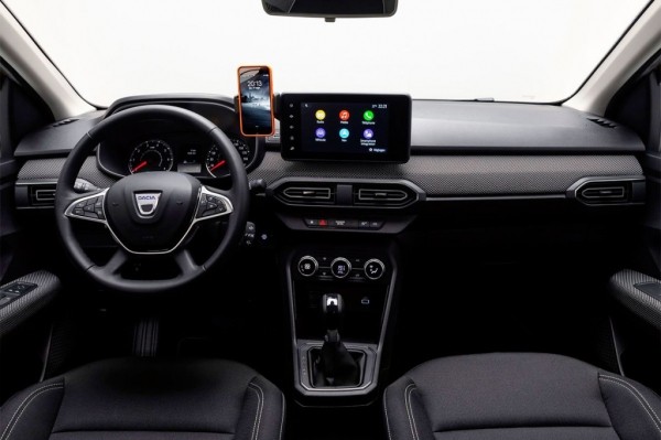 
            Как может выглядеть возрожденный &laquo;Москвич&raquo;: первые изображения новинки
        