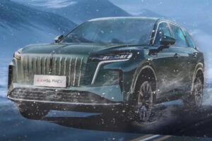 Гибрид Hongqi HS6 показал рекордную зимнюю дальнобойность