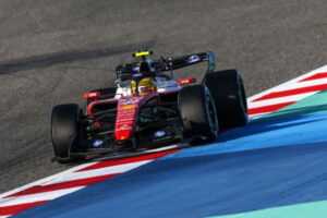 Три новинки Феррари на зимних тестах Формулы-1: пластина у выхлопа, крутящееся заднее антркрыло и маленькая турбина для стартов