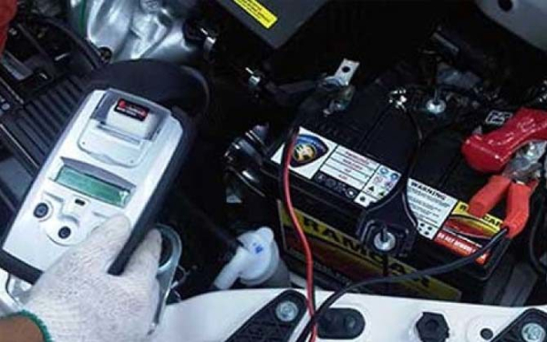 Как правильно заводить машину с автоматической коробкой передач и что делать если сел аккумулятор