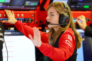 Шестой поворот трассы Альберт-парк переименуют в честь гоночного инженера Хааса Лауры Мюллер и Ханны Шмитц из Ред Булл