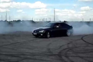 Как правильно дрифтовать на автомате