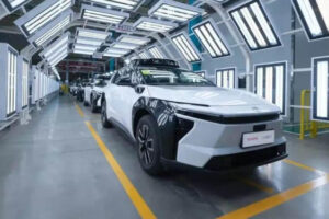 С конвейера сошла первая Toyota для роботакси