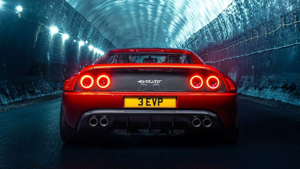 Рестомод 355 by Evoluto показался в серийном виде: новое шасси и два мотора на выбор Рестомод 355 by Evoluto показался в серийном виде: новое шасси и два мотора на выбор