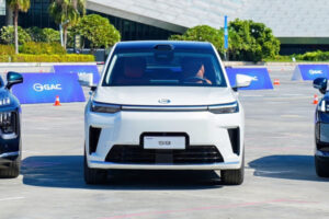 500 сил, чёрный орех и 11 слоёв: первый тест-драйв GAC S9