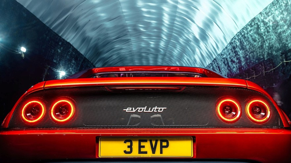 Рестомод 355 by Evoluto показался в серийном виде: новое шасси и два мотора на выбор Рестомод 355 by Evoluto показался в серийном виде: новое шасси и два мотора на выбор