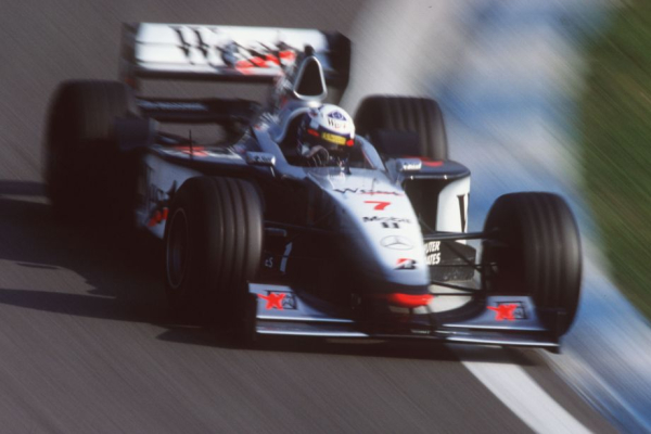 История чемпионской машины Макларена MP4/13 — Ньюи, особенности конструкции шасси и мотора Мерседес, шины Бриджстоун, Хаккинен История чемпионской машины Макларена MP4/13 — Ньюи, особенности конструкции шасси и мотора Мерседес, шины Бриджстоун, Хаккинен