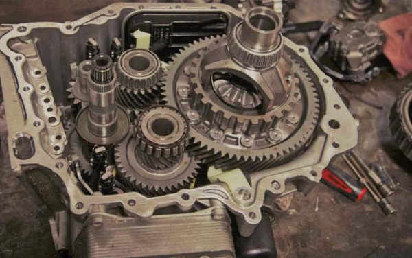 Как отличить и что лучше ДСГ или автомат