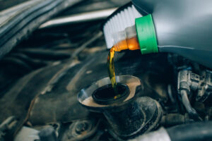 Как автолюбителям и бизнесу выбрать качественные смазочные материалы