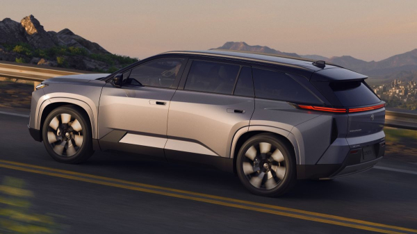 Новая Toyota Highlander стала электромобилем Новая Toyota Highlander стала электромобилем