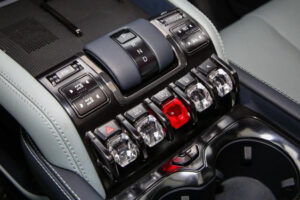 Китай вернет физические кнопки в автомобили. Но коснется это не всех