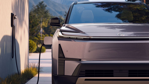 Новая Toyota Highlander стала электромобилем Новая Toyota Highlander стала электромобилем