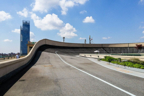 Трасса на крыше здания: история знаменитого завода Fiat в Линготто Трасса на крыше здания: история знаменитого завода Fiat в Линготто