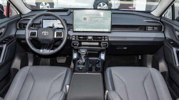 Toyota RAV4: подзаряжаемый гибрид в Японии и Wildlander в Китае