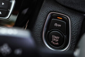 «Ее все ненавидят». Почему системе «старт-стоп» в машинах грозит «отмена»