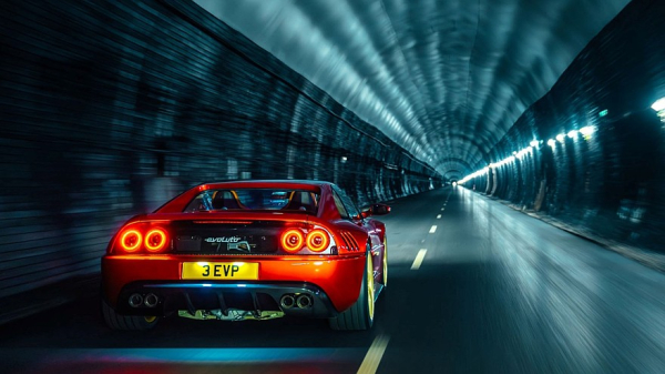 Рестомод 355 by Evoluto показался в серийном виде: новое шасси и два мотора на выбор Рестомод 355 by Evoluto показался в серийном виде: новое шасси и два мотора на выбор