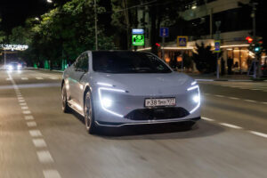 С дороги, староверы! Тест-драйв Avatr 12 на серпантине и гоночном треке