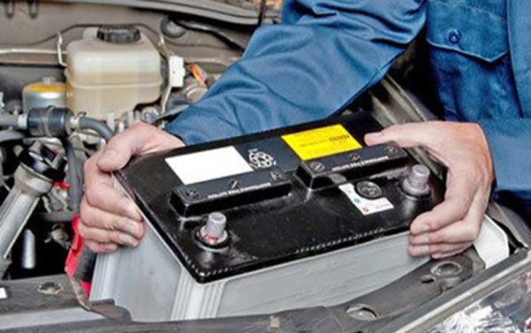 Как правильно заводить машину с автоматической коробкой передач и что делать если сел аккумулятор