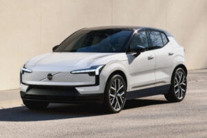 Кроссовер Volvo EX30 обрел новую базовую версию и почернел