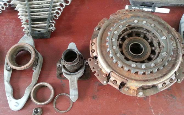 Как отличить и что лучше ДСГ или автомат