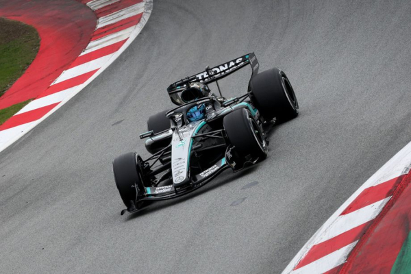 Тесты Формулы-1 в Барселоне: лучшее время у Феррари, больше всех проехал Мерседес