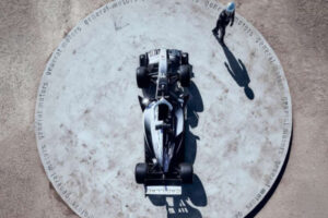 Новая команда Формулы-1 Кадиллак представила ливрею на сезон-2026 — скандал с режиссёром, спорное решение по раскраске