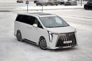 Ложа для двоих: тест-драйв GAC M8 Lounge с телевизором и холодильником