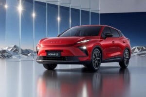 Каскад премьер, сокращение «китайцев» и провал Porsche. Главное за неделю