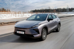 Внешность в стиле «электричек» и новый салон: тест-драйв новой Omoda C5