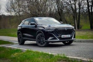 Три экрана, лонч-контроль и гоночный режим: тест-драйв Changan CS35 Max