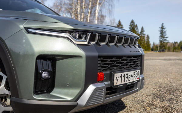 
            Битва континентов. Мы сравнили Geely Monjaro и KGM Torres
        