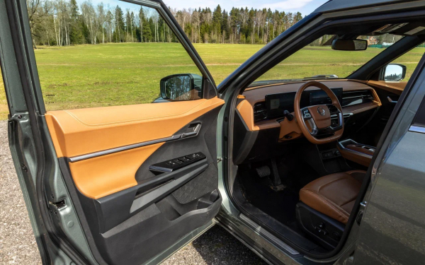 
            Битва континентов. Мы сравнили Geely Monjaro и KGM Torres
        