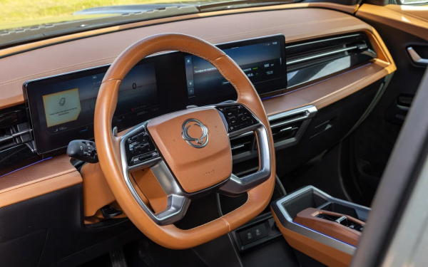 
            Битва континентов. Мы сравнили Geely Monjaro и KGM Torres
        