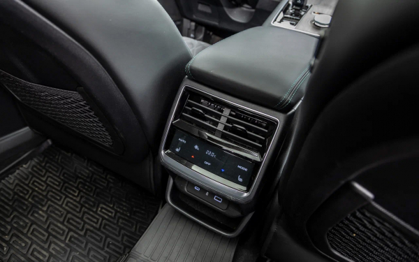 
            Битва континентов. Мы сравнили Geely Monjaro и KGM Torres
        