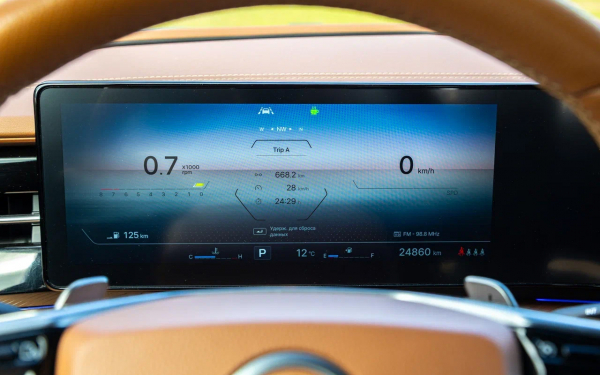 
            Битва континентов. Мы сравнили Geely Monjaro и KGM Torres
        