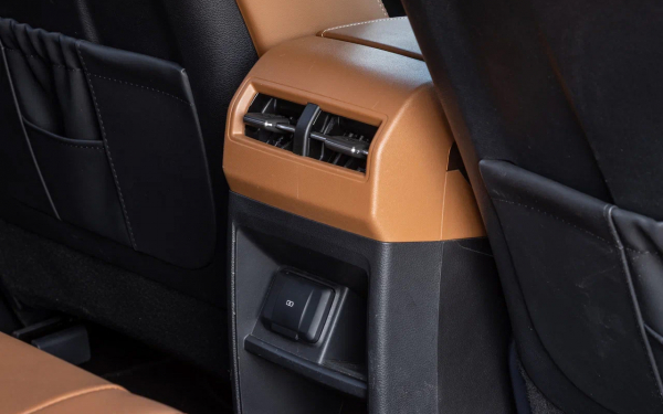 
            Битва континентов. Мы сравнили Geely Monjaro и KGM Torres
        