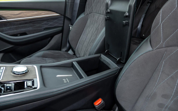
            Битва континентов. Мы сравнили Geely Monjaro и KGM Torres
        