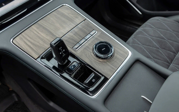 
            Битва континентов. Мы сравнили Geely Monjaro и KGM Torres
        
