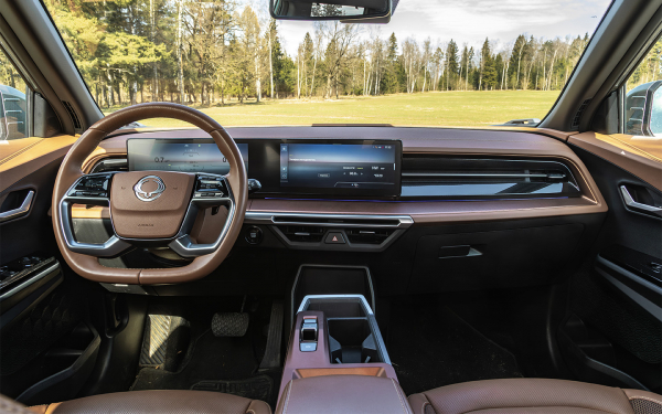 
            Битва континентов. Мы сравнили Geely Monjaro и KGM Torres
        