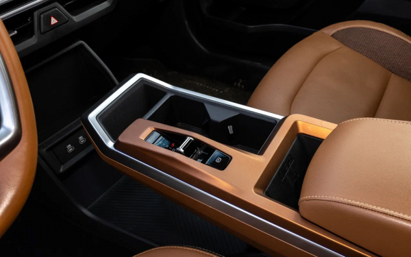 
            Битва континентов. Мы сравнили Geely Monjaro и KGM Torres
        