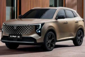 JAECOO J7 или Changan UNI-S: как выбрать кроссовер в 2026