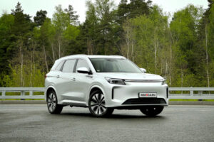Гибрид, который научился держаться за дорогу: тест-драйв Evolute i-Space 4×4
