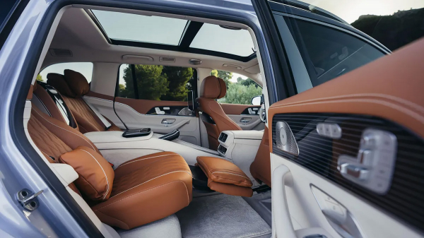 «Ждать полгода». Дилеры — о сроках появления нового Maybach GLS в России
«Ждать полгода». Дилеры — о сроках появления нового Maybach GLS в России