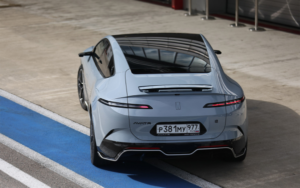 С дороги, староверы! Тест-драйв Avatr 12 на серпантине и гоночном треке
С дороги, староверы! Тест-драйв Avatr 12 на серпантине и гоночном треке