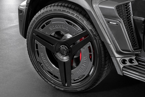Новый Brabus 900 Rocket Edition дебютировал на очень крутых ностальгических колёсах