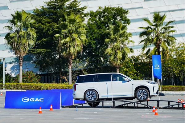 500 сил, чёрный орех и 11 слоёв: первый тест-драйв GAC S9