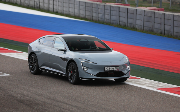 С дороги, староверы! Тест-драйв Avatr 12 на серпантине и гоночном треке
С дороги, староверы! Тест-драйв Avatr 12 на серпантине и гоночном треке