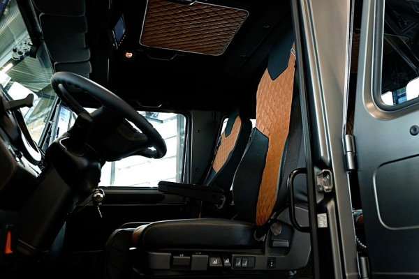 Unimog, который смог стать роскошным: спецверсия к 80-летию легендарного грузовика Unimog, который смог стать роскошным: спецверсия к 80-летию легендарного грузовика